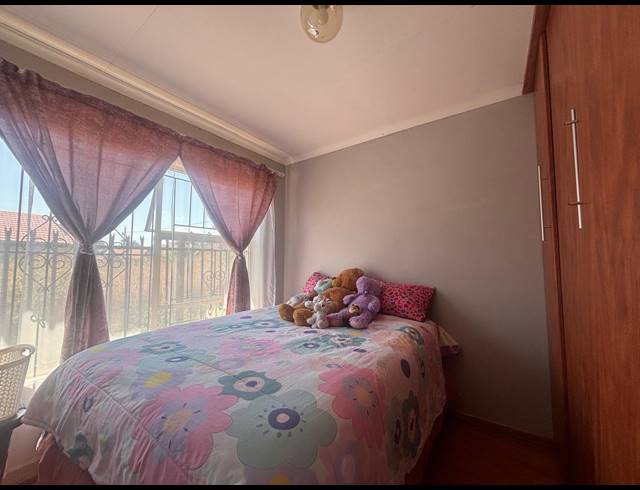 3 BEDROOM HOUSE TO LET IN MANDELA VIEW